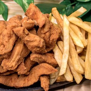 FILÉ DE FRANGO COM FRITAS